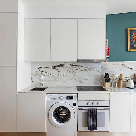 Apartment Turquoise Flat W Ac & Balcony By Lovelystay *
