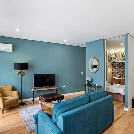 Apartment Turquoise Flat W Ac & Balcony By Lovelystay