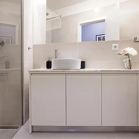 Turquoise Flat W Ac & Balcony By Lovelystay Apartment Porto